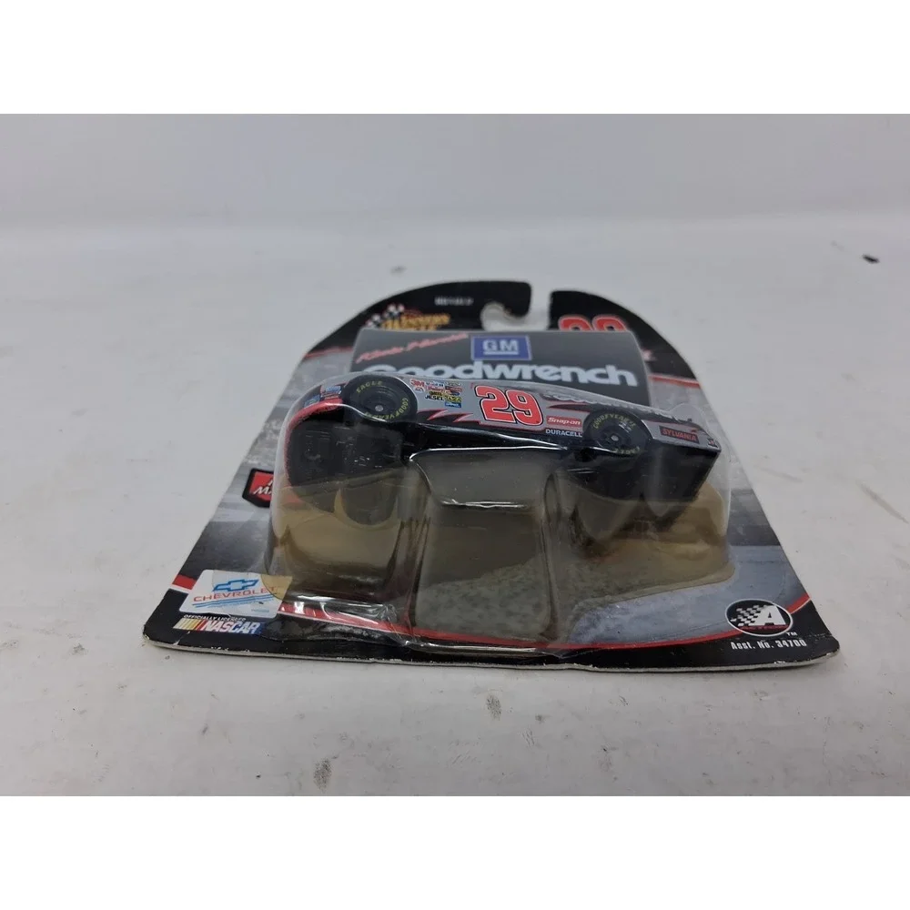 2005 Kevin Harvick #29 GM Goodwrench 1/64 Scale NASCAR Diecast Winners Circle. N